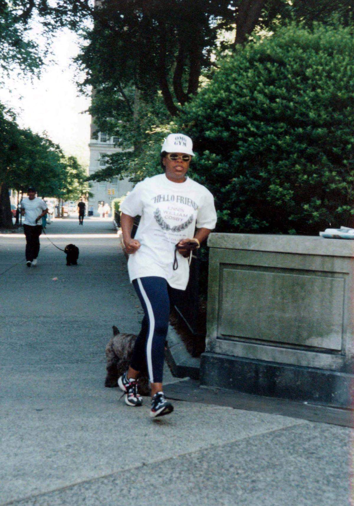 Im Jahr 1994 setzte sich Oprah Winfrey ein Ziel: Sie wollte vor ihrem 40. Geburtstag bei einem Marathon bis ins Ziel laufen. Im selben Jahr lief sie den Marine Corps Marathon in 4:29:20.
