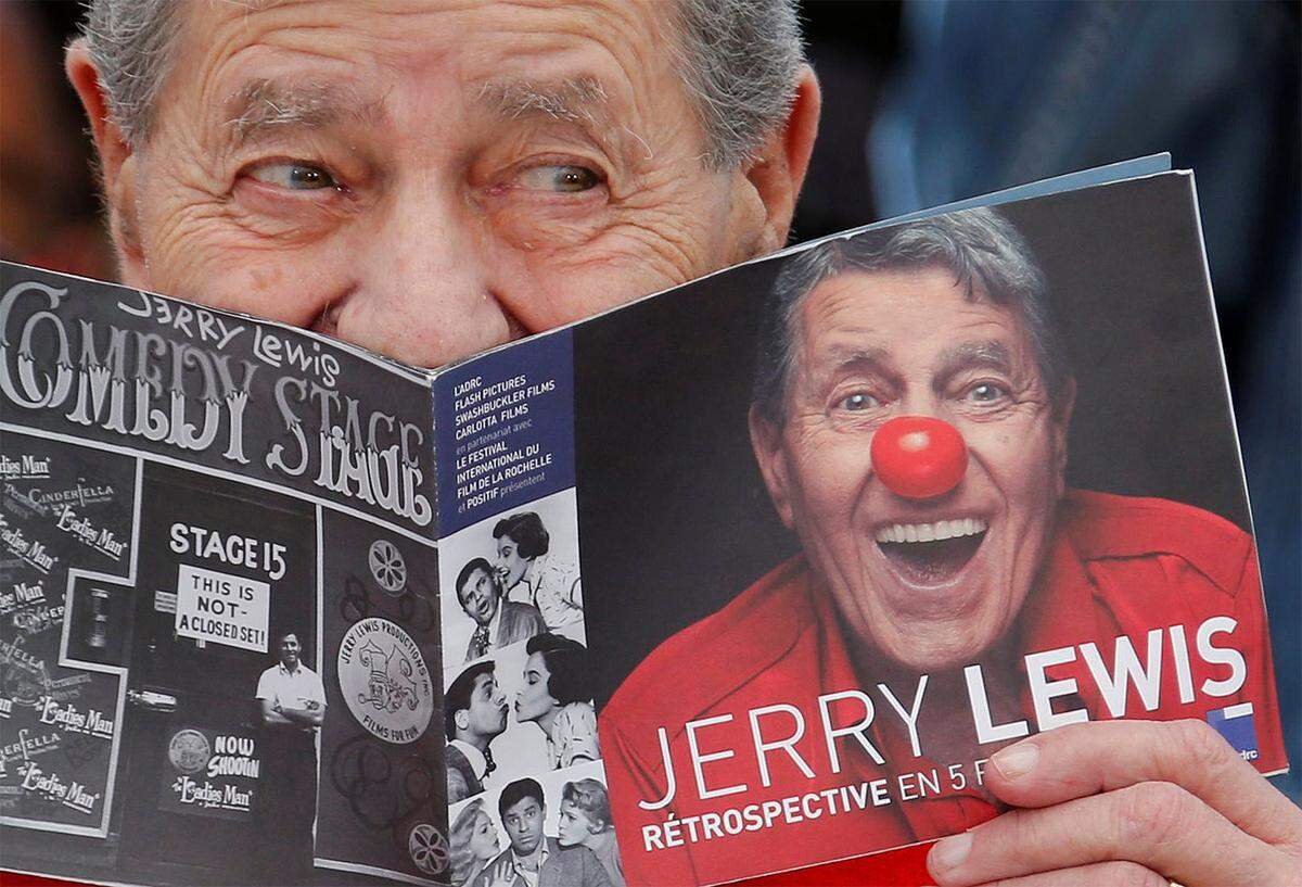"Jerry war ein Pionier in Comedy und Film. Und er war ein Freund", so Oscar-Preisträger Robert De Niro. Er habe das Glück gehabt, ihn noch in den letzten beiden Jahre einige Male getroffen zu haben. Bis zum Ende habe er seinen Witz bewahrt.