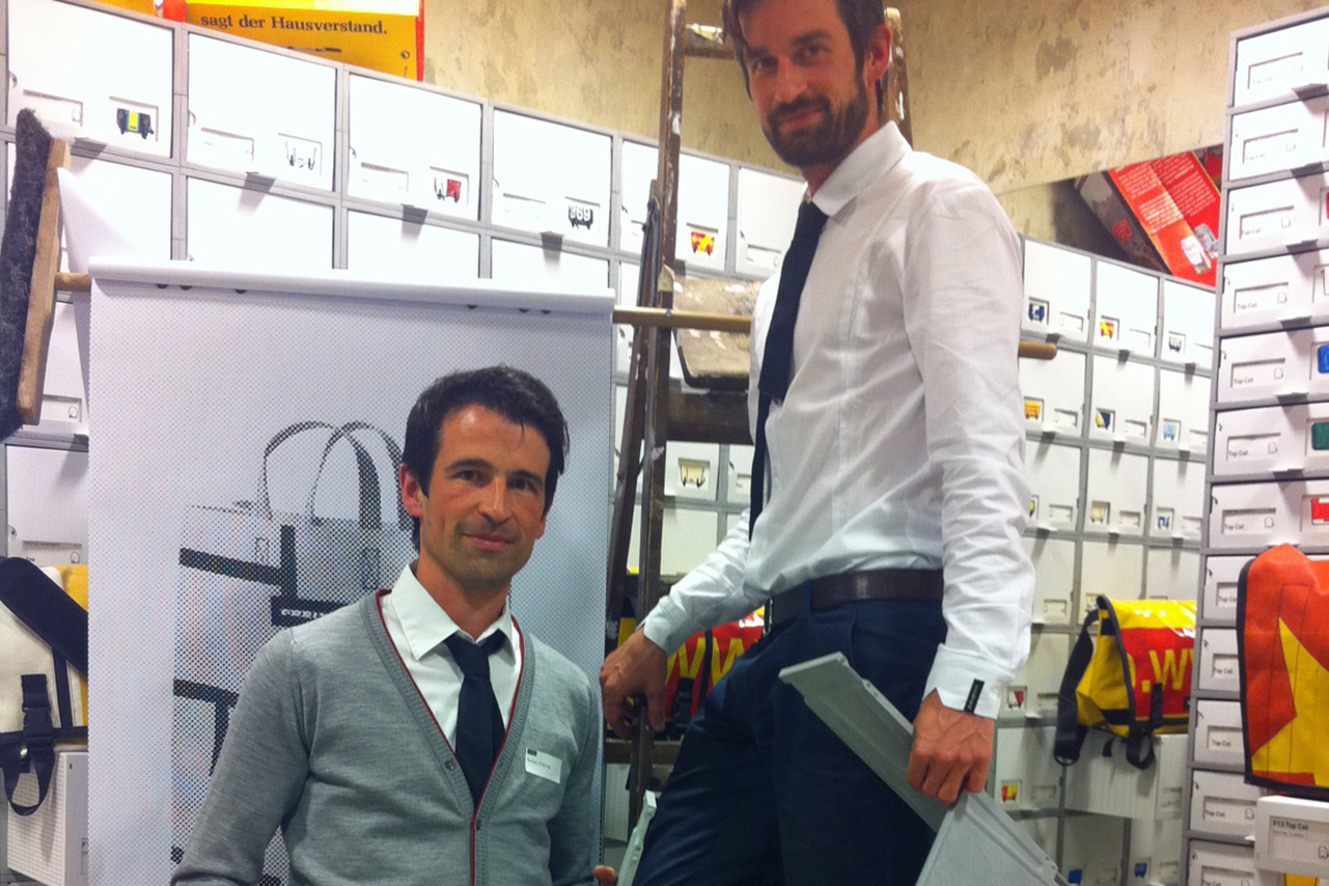 ... Markus und Daniel Freitag produzieren in Zürich Taschen aus LKW-Planen, Autogurten und Fahrradschläuchen.