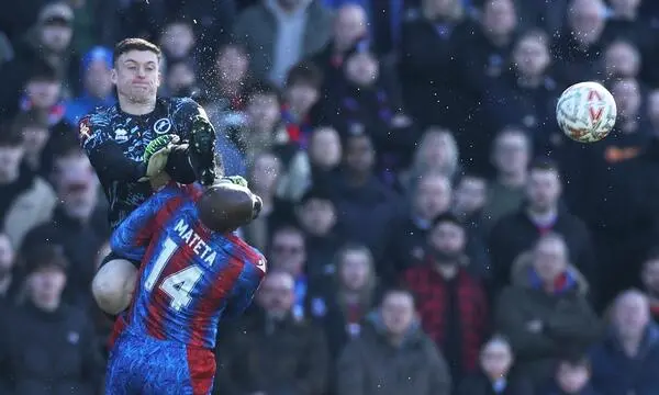 25 Stiche: Brutales Foul schockt Englands Fußball – DiePresse.com