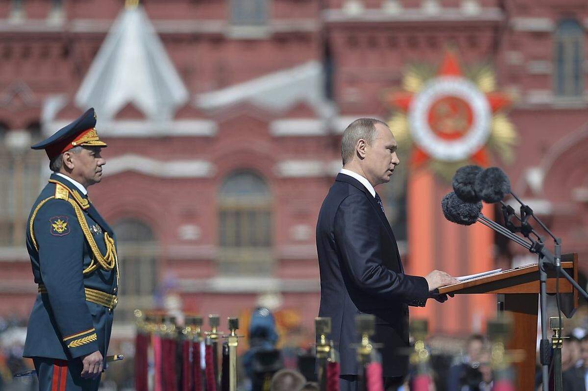 Putin hob in seiner Rede den "grandiosen Sieg" der Roten Armee über den Nazismus vor. Die sowjetischen Soldaten hätten damals die Europäer befreit, betonte Putin ...