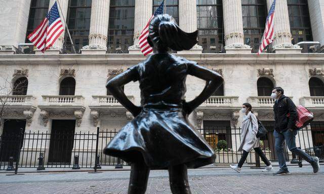 „Furchtloses Mädchen“ heißt die Bronzestatue vor der Wall Street. Die Händler kaufen derzeit aber eher aus Furcht.
