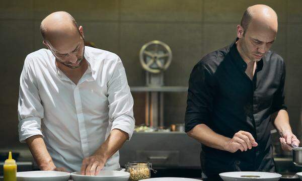 Deutsch. Mathias und Thomas Sühring kochen in Bangkok auf Sterneniveau.