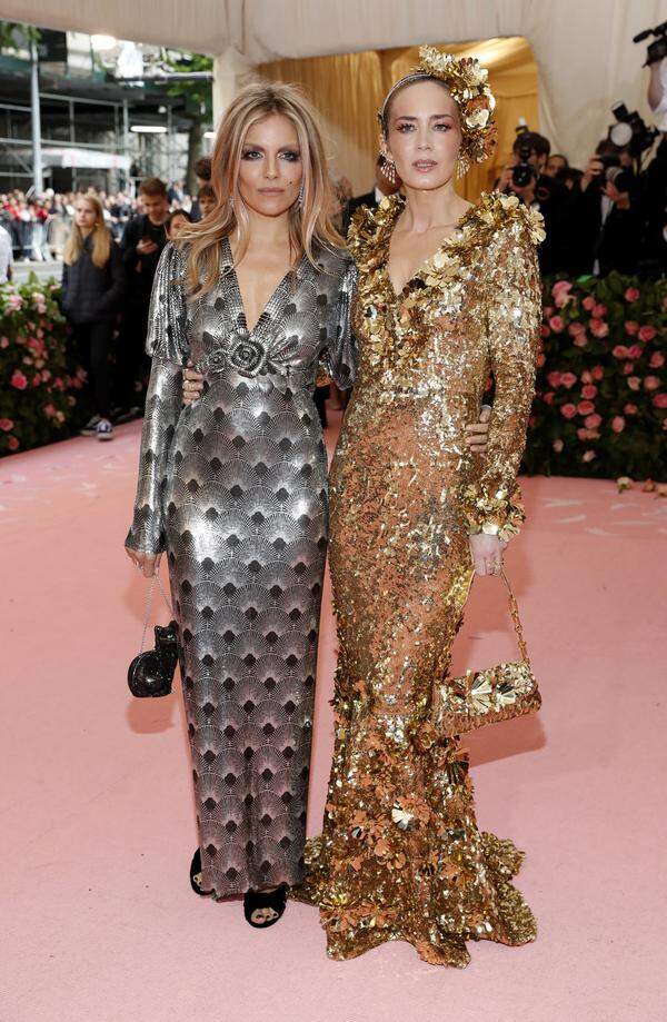 Goldig: Sienna Miller (in Paco Rabanne) und Emily Blunt (in Michael Kors).