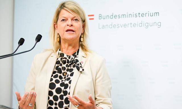 Verteidigungsministerin Klaudia Tanner will Zusammenarbeit auf europäischer Ebene prüfen lassen.