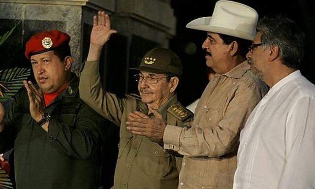 Manuel Zelaya, Raul Castro, Hugo Chavez, Fernando Lugo