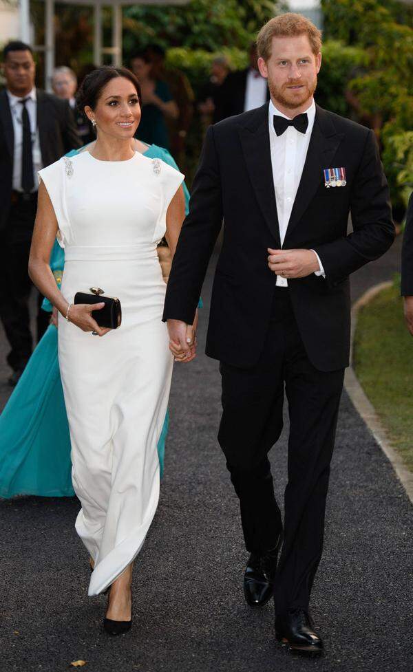 Im Consular House wurde das Paar am Abend zu einem Empfang und Dinner eingeladen. Die Herzogin konnte mit einem Kleid des Labels Theia überzeugen.