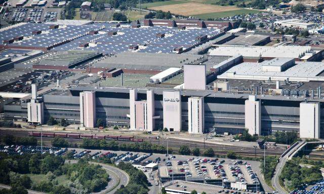 Blick ueber das Werk von Opel in Ruesselsheim am Main 20 07 2016 Ruesselsheim Deutschland PUBLICATI