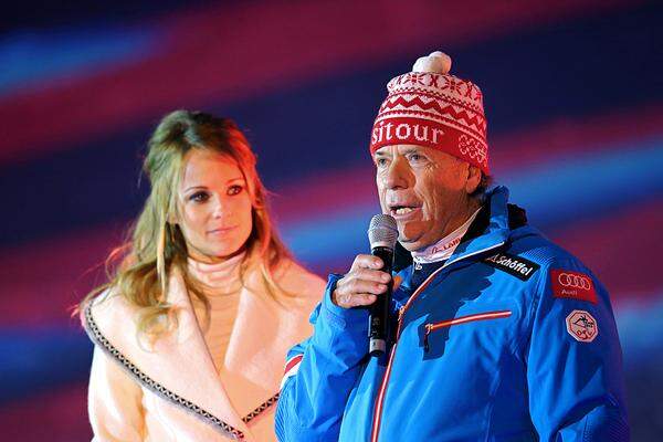 ... ÖSV-Präsident Peter Schröcksnadel (im Bild mit Moderatorin Miriam Weichselbraun), der die internationalen Ehrengäste wie Luc (Alphand) auf seine amikal-rustikale Art per Vornamen und - für eine Weltmeisterschaft ungewöhnlich - ausschließlich auf Deutsch begrüßte.