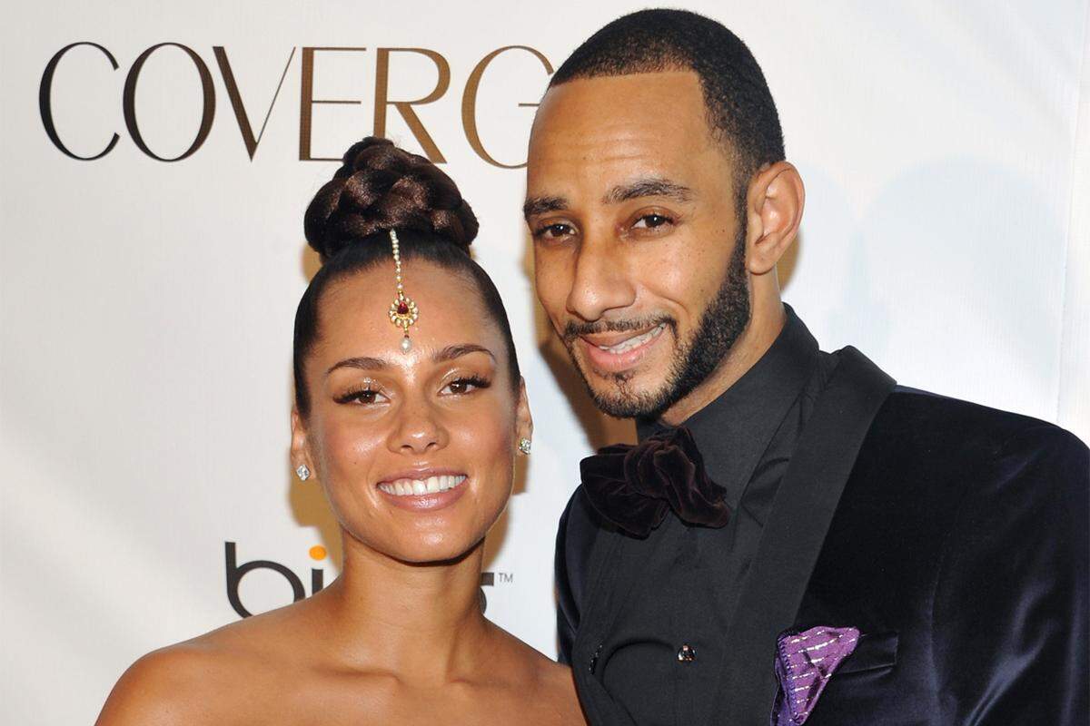 Im Mai gab Sängerin Alicia Keys die Verlobung mit Musikproduzent Swizz Beatz bekannt, nun haben sich die beiden getraut. Die Hochzeit fand am 31. Juli im engsten Familienkreis auf Korsika statt. Keys trug ein Brautkleid von Stardesignerin Vera Wang, Swizz Beatz einen Smoking von Tom Ford.