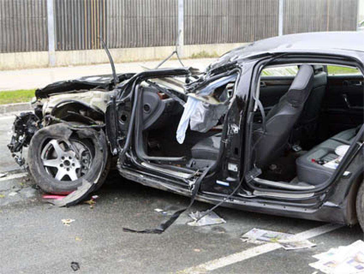 Nicht gezeigt wird hingegen das Auto, mit dem Haider mit 1,8 Promille Alkohol in den Tod gerast ist. Das Wrack wurde vom BZÖ gekauft und wird seither versteckt gehalten. Laut BZÖ wissen nur zwei Menschen, wo es ist.