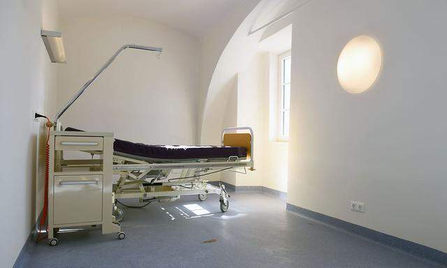 Bett in einem Hospiz: Was ist menschenwürdiges Sterben? Eine heikle Frage.