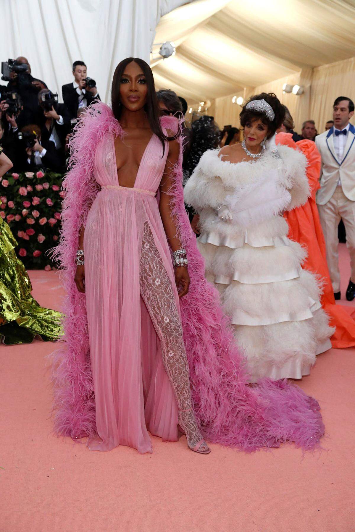 Naomi Campbell in Valentino.