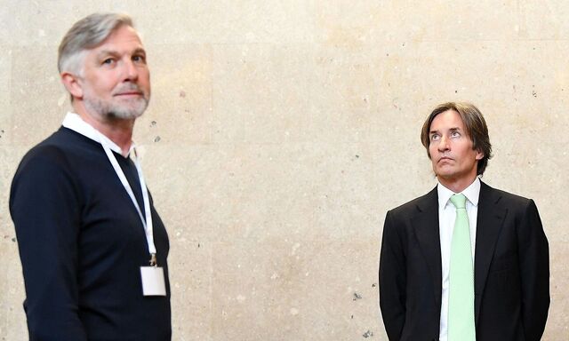 Lähmendes Warten: Walter Meischberger (li.) und Karl-Heinz Grasser brauchen viel Geduld.