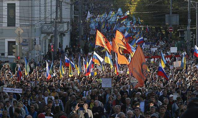  Die Polizei gab die Zahl der Demonstranten mit rund 5000 an. Zugelassen hatte die Stadt Moskau maximal 50.000 Teilnehmer.