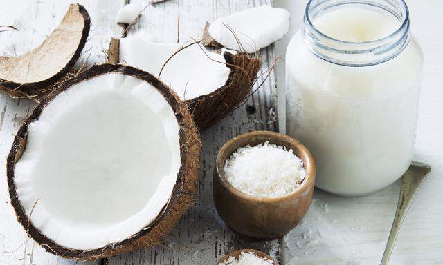 Kokosöl sollte dem Körper guttun. „Stimmt nicht“, sagt Karin Michels.