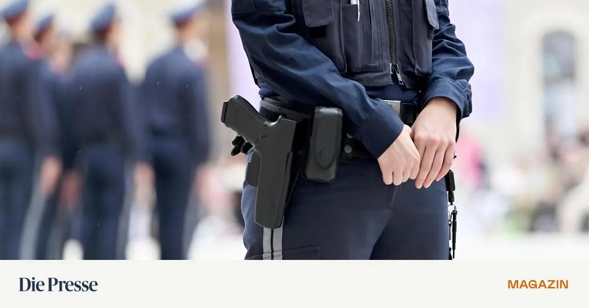 -Dumme-Bitch-Frau-l-sterte-zu-viel-um-Polizistin-zu-werden-premium-