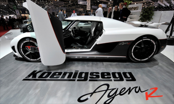Würden nur die Österreicher die Summe untereinander aufteilen, so könnte sich jeder einen Koenigsegg Agera leisten: Mit einem Preis von rund 1,2 Millionen Euro ist es eines der teuersten Serienautos der Welt.