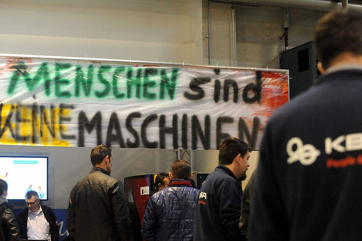 Nach dem lautstarken Streikbeschluss ist den Mitarbeitern die Angst ins Gesicht geschrieben. Bernhard Ibser hat vor 40 Jahren als Lehrling bei dem Betrieb, den es seit 1848 gibt, begonnen. Jetzt, mit 55 Jahren, fürchtet er um seinen Arbeitsplatz. "In unserem Alter ist es halt auch schon schwer, einen neuen Job zu finden", sagt er.