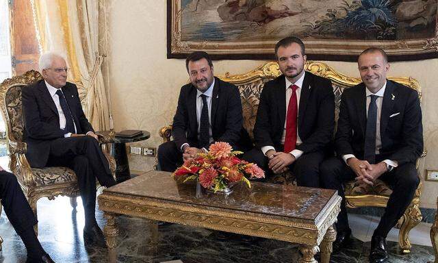 Salvini sieht die Möglichkeit einer Wiederbelebung der Partnerschaft mit der Fünf Sterne-Bewegung als noch machbar.