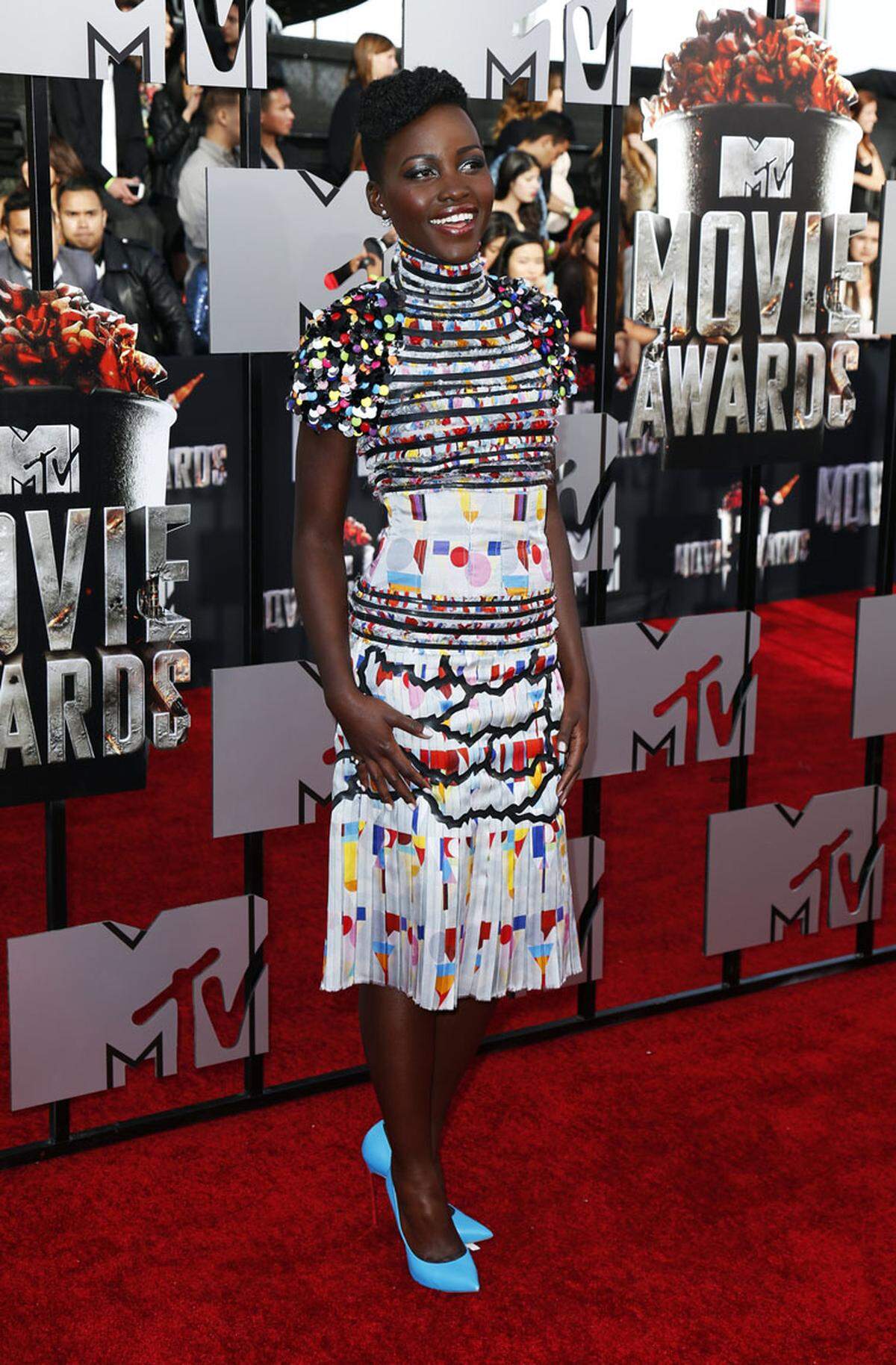 Oscargewinnerin Lupita Nyong´o glänzte in einem farbenfrohen Kleid von Chanel.