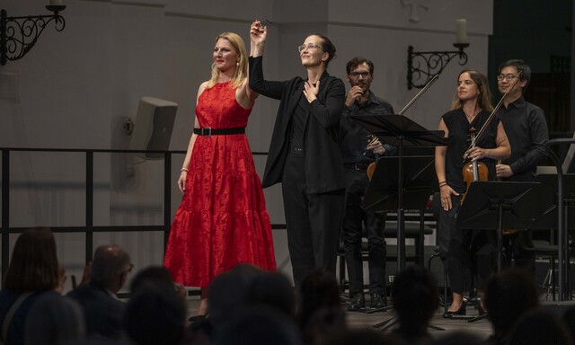 „Wo bist du, Licht?“ Mezzosopran Annika Schlicht, Dirigentin 
Elena Schwarz, Klangforum Wien. 