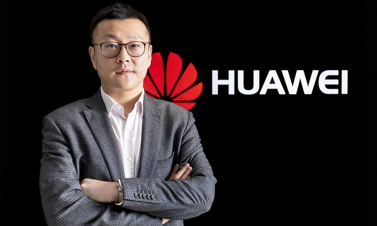 Harvey Zhang ist ab sofort CEO Huawei Technologies Austria mit Sitz im IZD Tower in Wien. Der gebürtige Chinese mit Ausladsstationen in der Republik Moldau und Rumänien bringt mehr als 15 Jahre Erfahrung in der Telekommunikationsbranche sowie umfangreiches Know-how im Bereich Vertrieb und Marketing mit.