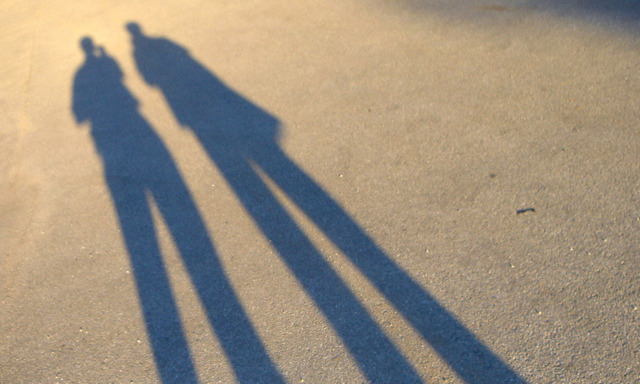 Schatten von zwei Maennern