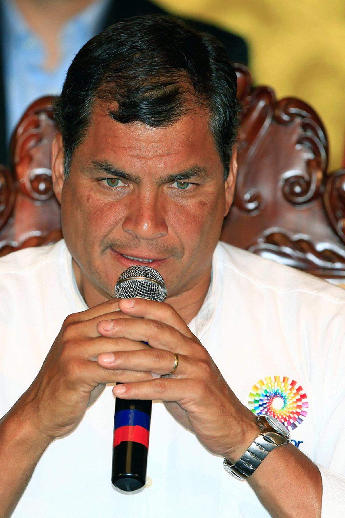 Nach dem Tod des venezolanischen Präsidenten Hugo Chavez ist die Anteilnahme vor allem in Lateinamerika groß. "Der Tod Hugos ist ein Verlust für das gesamte große Vaterland. Ein Revolutionär ist von uns gegangen", sagte der Präsident Ecuadors, Rafael Correa. Chavez sei nicht tot, "in den Augen jenes venezolanischen Kindes, das nun über eine Schulausbildung verfügt, in den Augen jenes Venezuelas, das nun über Rechte verfügt, ist er lebendiger als je zuvor." Der ecuadorianische Präsident schloss seine Rede mit den Worten "Hasta la victoria siempre! Que viva Hugo Chavez Frias!" (Unaufhörlich bis zum Sieg! Es lebe Hugo Chavez Frias!).