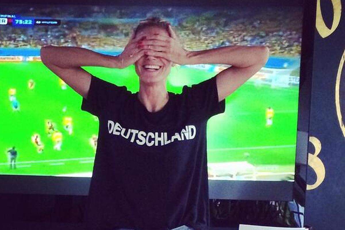 Beim zur Legende erhobenen 1:7-Spiel von Deutschland gegen Brasilien blieb auch auf Instagram kein Auge trocken. "Can you believe this...I can't . 1...2...3.....4....5....6..." - Die Auslandsdeutsche Heidi Klum verlieh ihrer Überraschung über den Endstand des WM-Halbfinales auf Twitter Ausdruck.