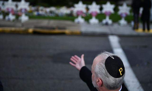 Rabbi Jeffrey Myers bei einer Gedenkfeier für die Toten des Shootings von Pittsburgh.