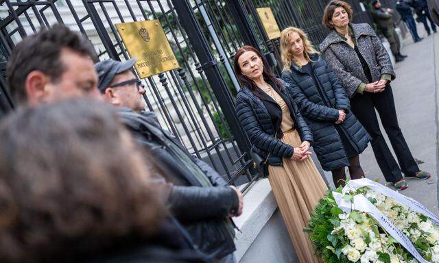 Die außenpolitische Sprecherin der Grünen, Ewa Ernst-Dziedzic, bei einer Gedenkveranstaltung für den verstorbenen russischen Oppositionellen Alexej Nawalny.