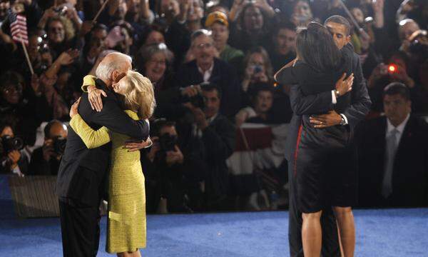 Der erste Einzug ins Weiße Haus gelang Biden und Obama im November 2008. Sie sollten für acht Jahre die Geschicke der USA von dort aus lenken.