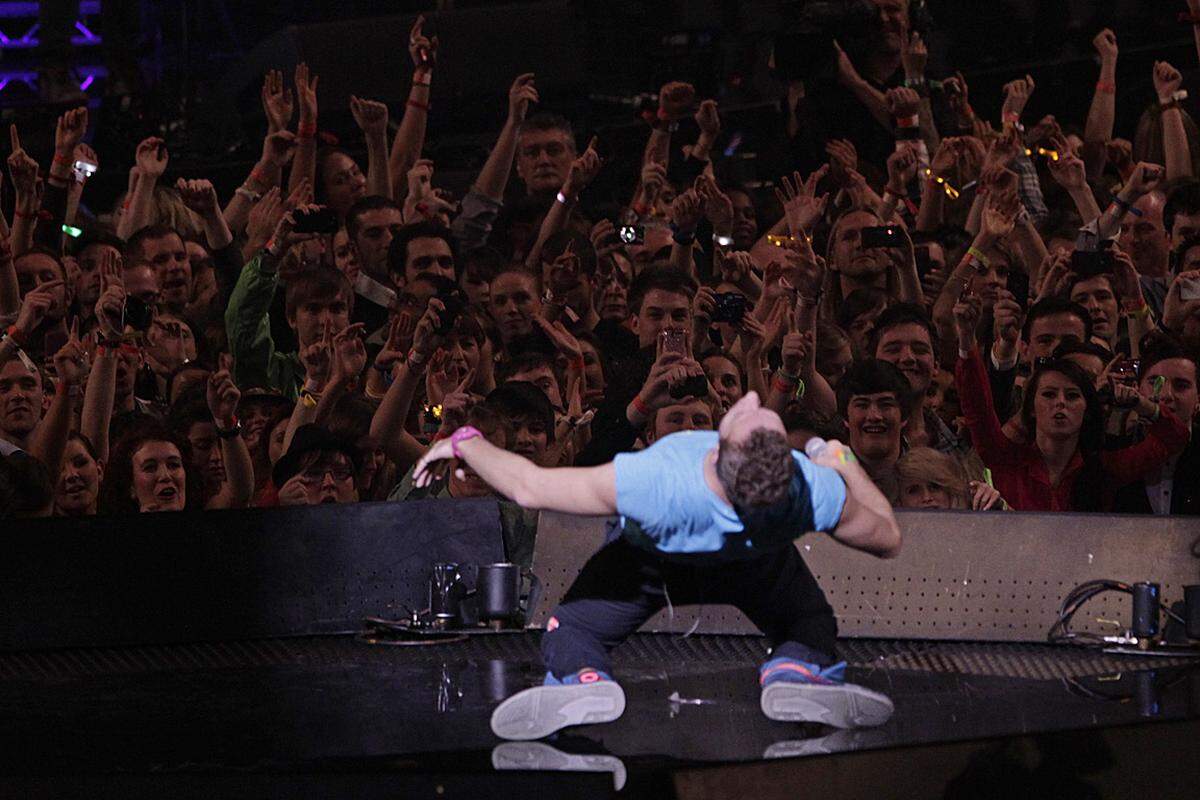 Nicht nur die MTV EMAs wurden im Rahmen der Veranstaltung vergeben, die Show lebte vor allem von Live-Auftritten. Den Auftakt machten Coldplay.