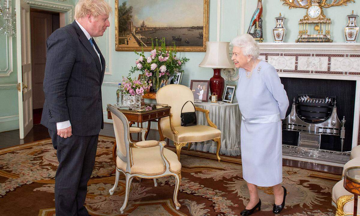 Boris Johnson war übrigens der 15. Premierminister während der Regentschaft von Queen Elizabeth II. Sie könnte bald den 16. angeloben.