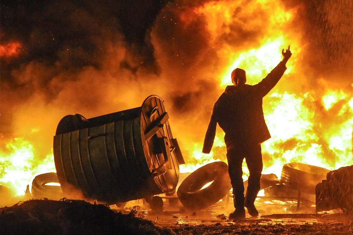 Gewalttätige Proteste in der Ukraine: Nachdem das Parlament das Versammlungsrecht verschärft hat, kommt es zu heftigen Zusammenstößen zwischen Demonstranten und der Polizei.