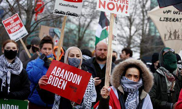 Pro-palästinensische Demonstranten in Michigan, dem Zentrum der US-Autoindustrie.
   