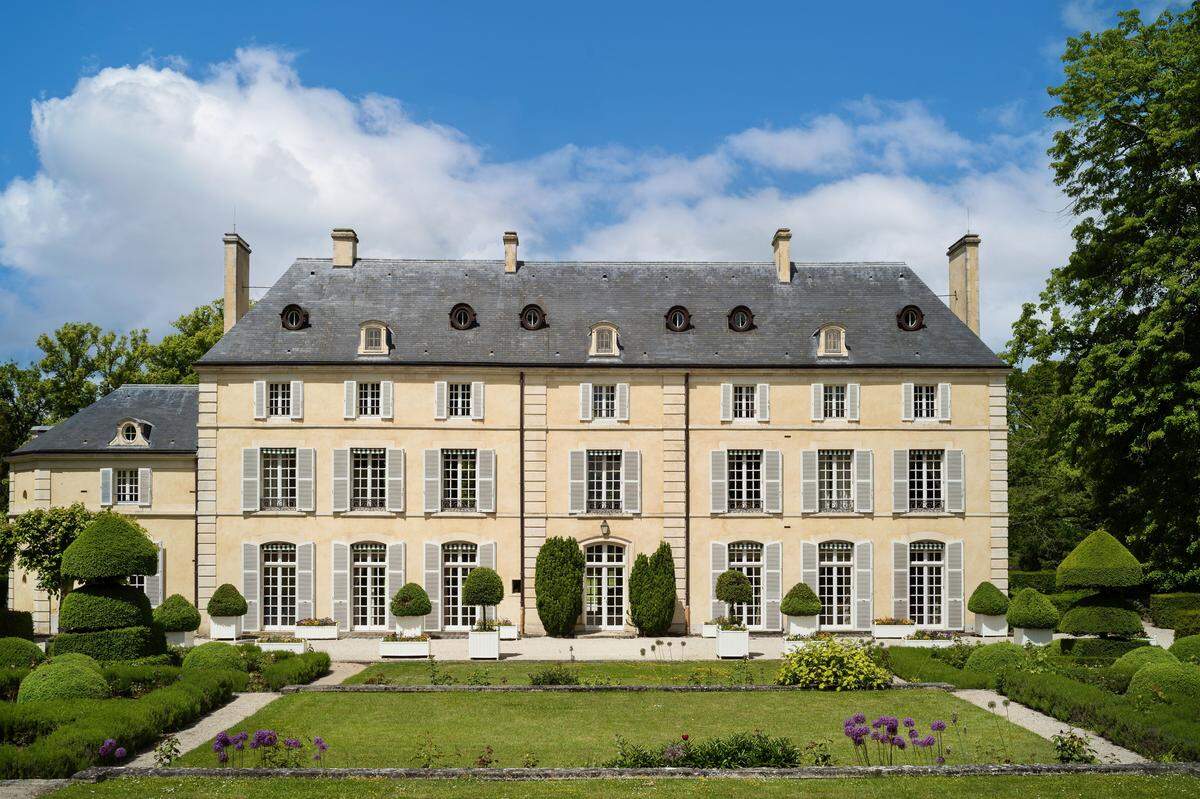 Das "Château de Fresnay le Buffard" wurde im 18. Jahrhundert erbaut und 2015 vollständig saniert. Es verfügt über eine Wohnfläche von 640 Quadratmetern.