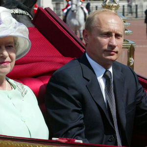 Queen Elizabeth II. und Wladimir Putin im Jahr 2003. Zu ihrem Begräbnis wird der russische Präsident nicht kommen. 