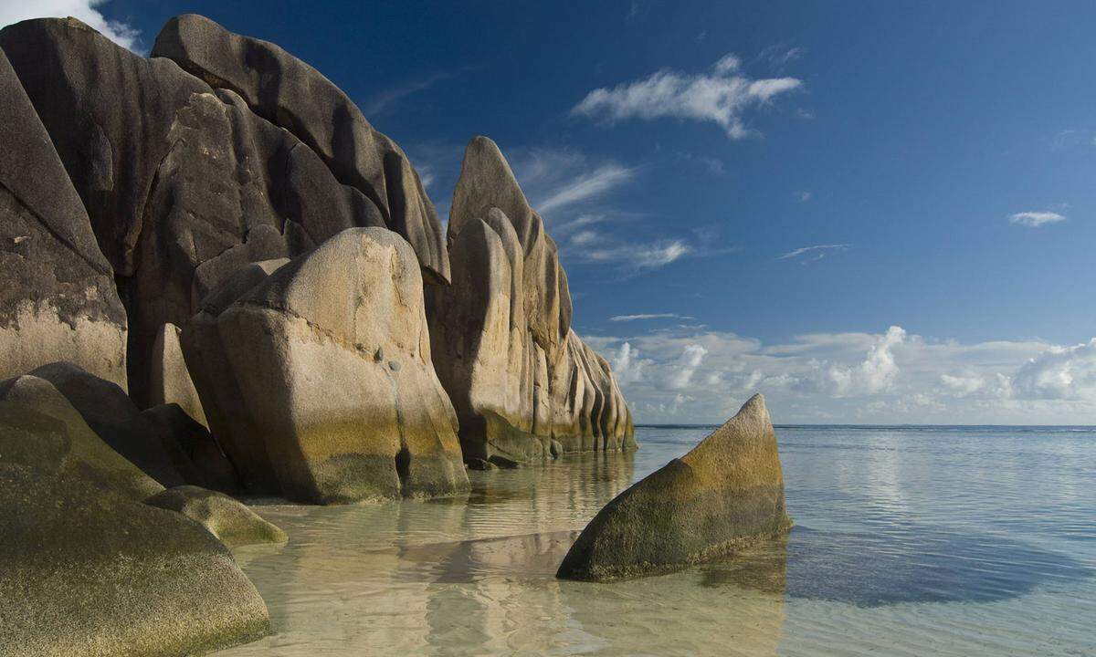 Dass Leitungswasser in den Tropen genießbar ist, ist ungewöhnlich. Und dass fast alle Seychellois Zugang zu sauberem Trinkwasser haben, ist in Afrika, wozu die Seychellen zählen, alles andere als selbstverständlich. Aber dieses Stück Afrika ist sowieso anders, allein, weit über den Indischen Ozean verstreut.