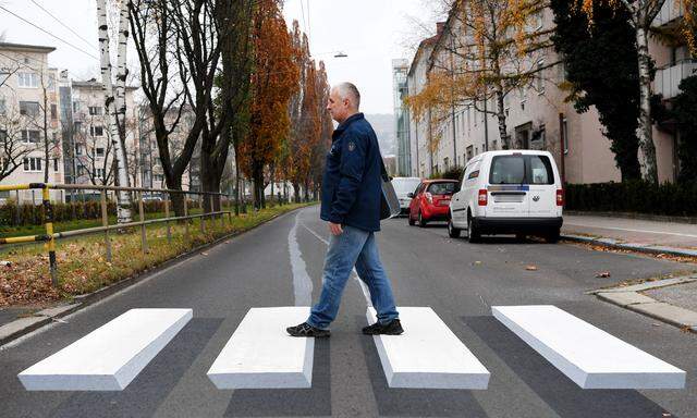 OBEROeSTERREICH: LINZ BEKAM ERSTEN 3D-ZEBRASTREIFEN OeSTERREICHS