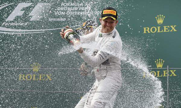 ...auch 2015 ließ Rosberg den Champagner spritzen...