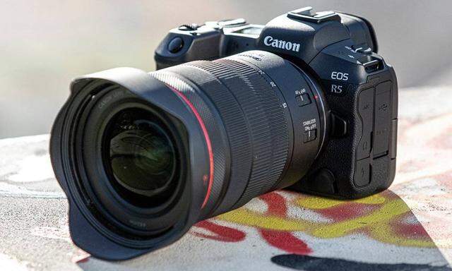 Die Canon Eos R5 ist die erste spiegellose Vollformatkamera, die Videoaufnahmen mit 8-K-Auflösung möglich macht.