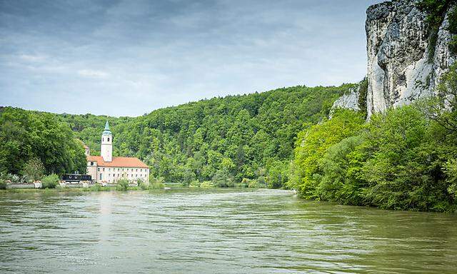 Eine der eindrucksvollsten Stellen am Donau-Panoramaweg: die Weltenburg und der Donaudurchbruch