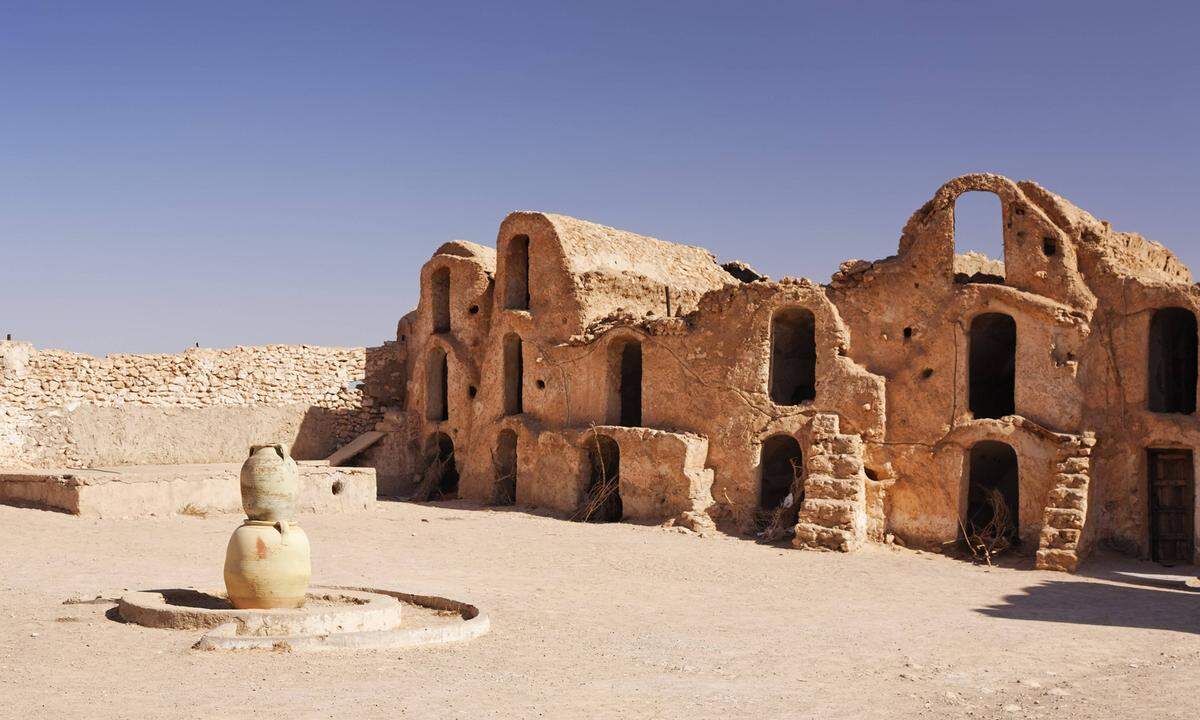 Tunesien ist ein zentrales Land für die Filme der "Star Wars"-Saga. Mehrere Episoden wurde im nordafrikanischen Staat gedreht. In Medenine etwa fand man die Kulisse für Tatooine, die Unterkunft des jungen Anakin Skywalker in "Episode I: Die dunkle Bedrohung". Episode I wurde auch in Italien und Großbritannien gedreht.