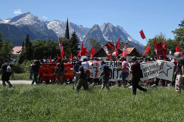 Schließlich ist der Marsch aus Garmisch bis zum Zaun beim Schloss Elmau ein weiter.