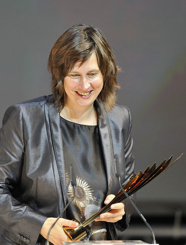 Kathrin Röggla wurde für "wors case" mit dem Nestroy in der Kategorie "Bestes Stück" ausgezeichnet.