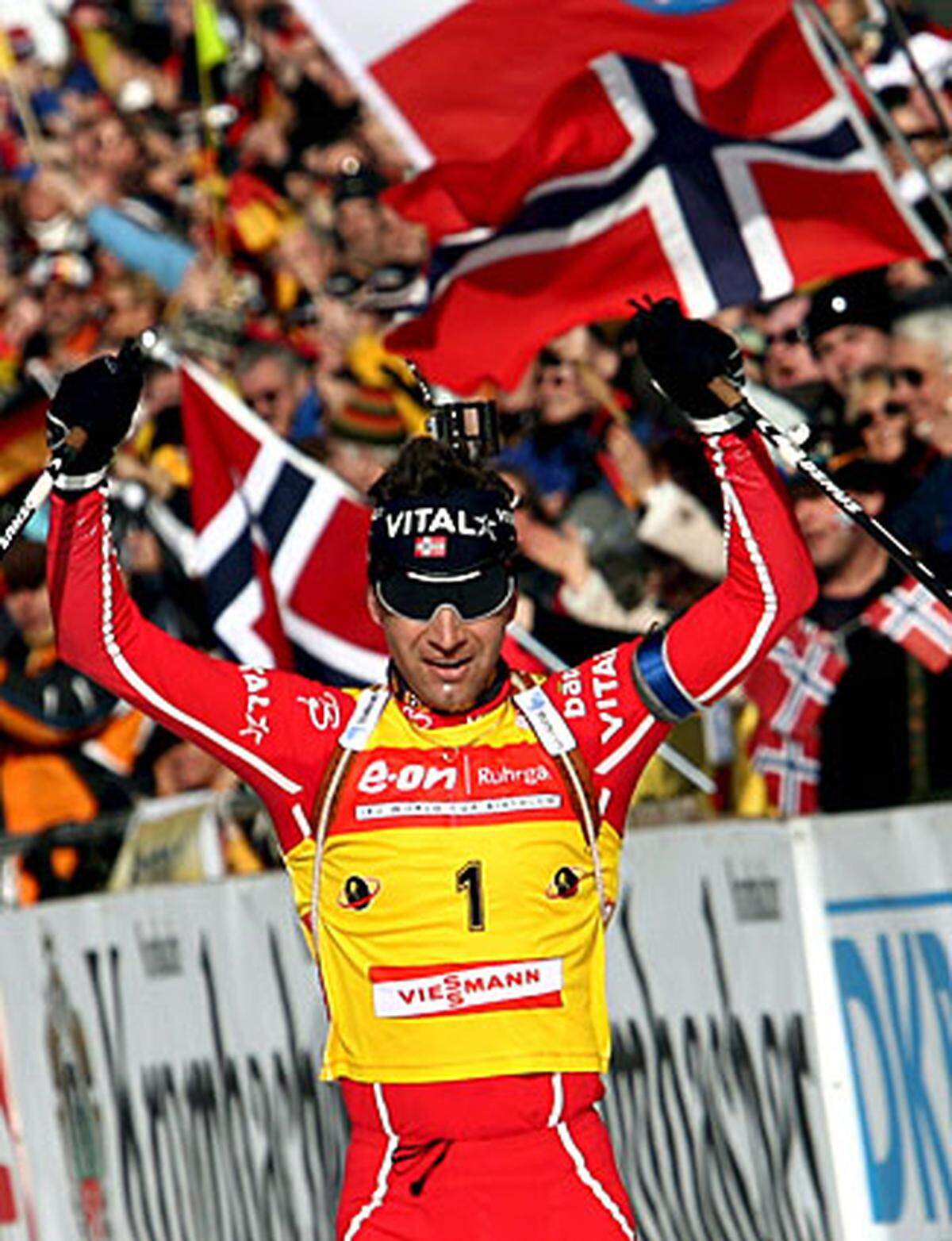 Bei den Olympischen Spielen in Turin 2006 kann Björndalen seine vier Goldenen von 2002 nicht verteidigen und muss sich mit zwei Silbernen und einer Bronzemedaille begnügen. Doch bei der WM 2007 ist sein Goldhunger wieder da: In Antholz gewinnt er Gold in Sprint und Verfolgung, dazu gibt es Silber mit der Staffel.