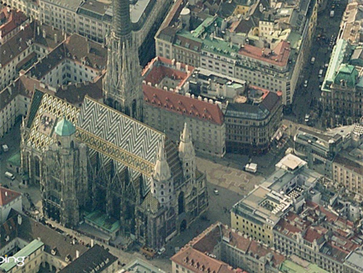 Als Betrachter kann man aus der Vogelperspektive in virtuelle Häuserschluchten eintauchen und dank der hohen Qualität der Aufnahmen selbst noch kleinste Fassadendetails erkennen. Die dreidimensionale Welt wird im Gegensatz zu Google Earth vollautomatisch aus hochauflösenden Luftaufnahmen gebastelt. Die Technik dazu liefert das kleine Grazer Unternehmen Vexcel, das 2006 von Microsoft gekauft wurde.