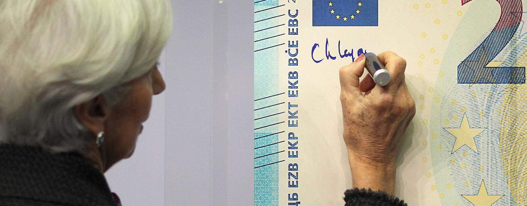 Die neue Chefin der Europäischen Zentralbank, Christine Lagarde, will die Strategie der Zentralbank einer Überprüfung unterziehen. 